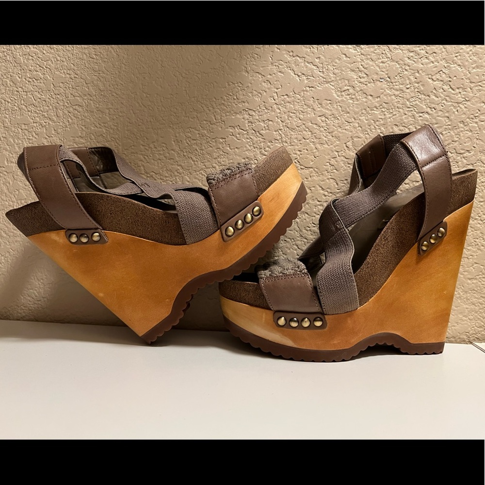BCBGMAXAZRIA wedge heels 7.5 Taupe, brown, tan